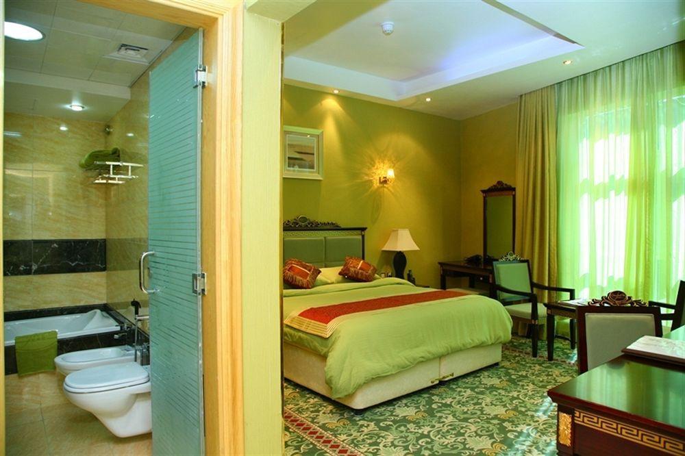 Hotel Golden Tulip Media 4*