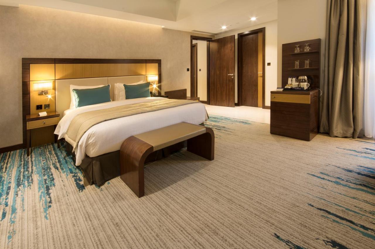 Hotel Golden Tulip Media 4*
